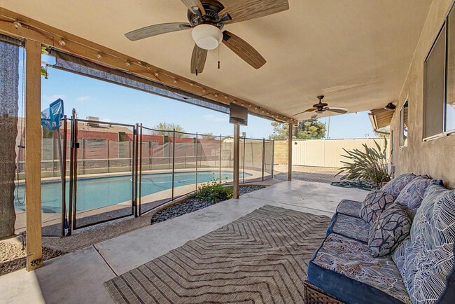 Building Photo - 4048 E Dahlia Dr