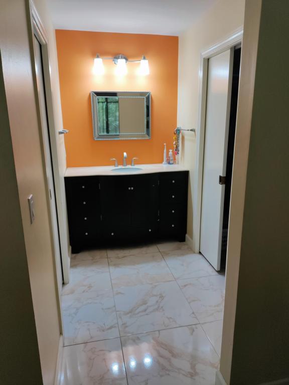 Building Photo - 4 Blaine Ct