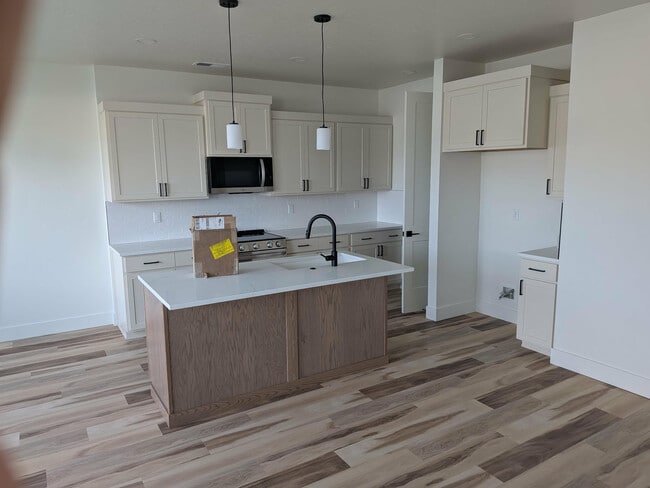Building Photo - 4601 Highgarden Wy