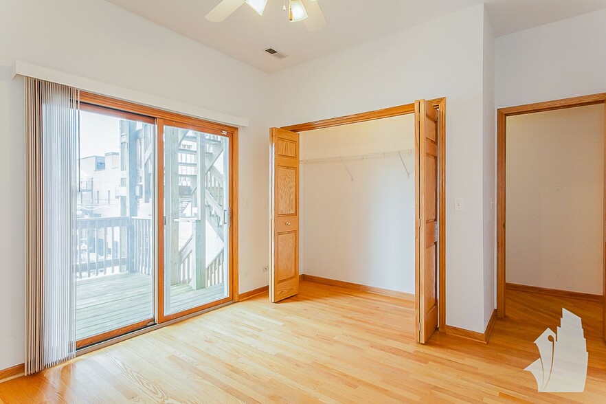 Building Photo - 1324 W Diversey Pky