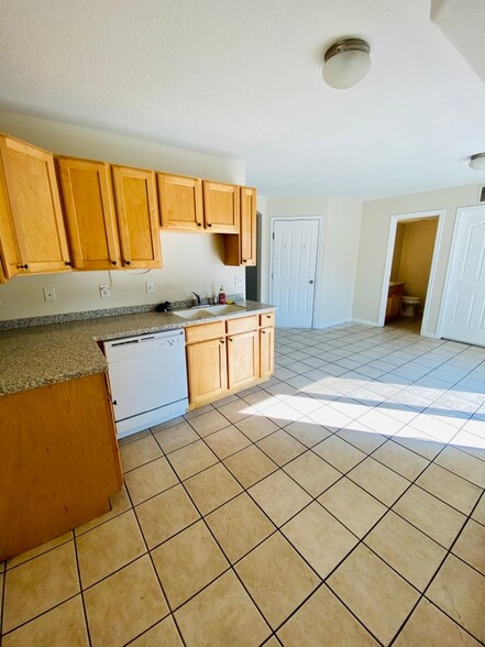 Building Photo - 428 E Park Oak Pl