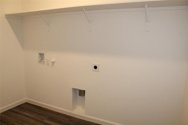 Building Photo - 1665 Hossler Trl
