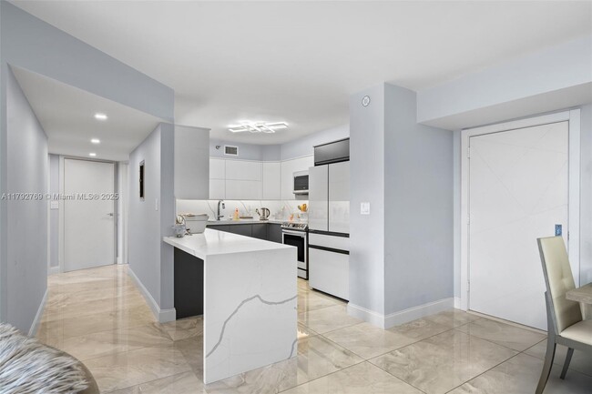 Building Photo - 3530 Mystic Pointe Dr
