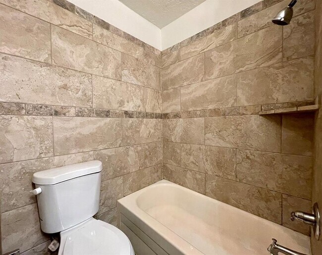 Building Photo - 319 E Edwards St