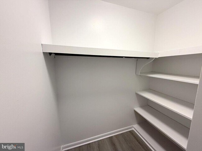 Building Photo - 606 Cooper Landing Rd