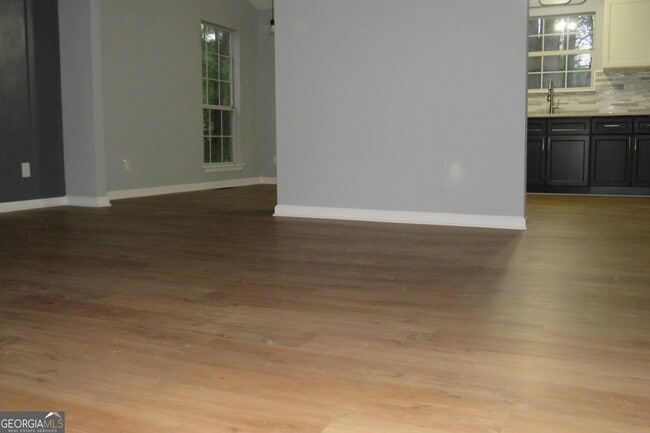 Building Photo - 2060 Bedford Ct