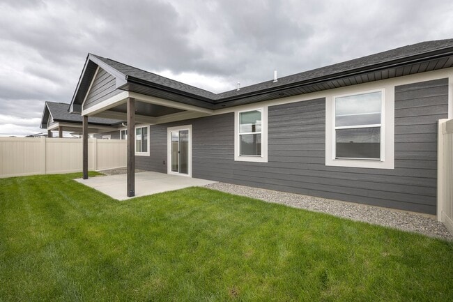 Building Photo - 4607 Pine Crest Dr