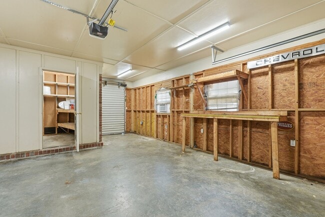 Building Photo - Ranch Home on Wilmington Island For Lease!