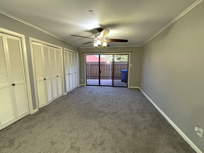 Building Photo - Lake View with Easy Access to I220