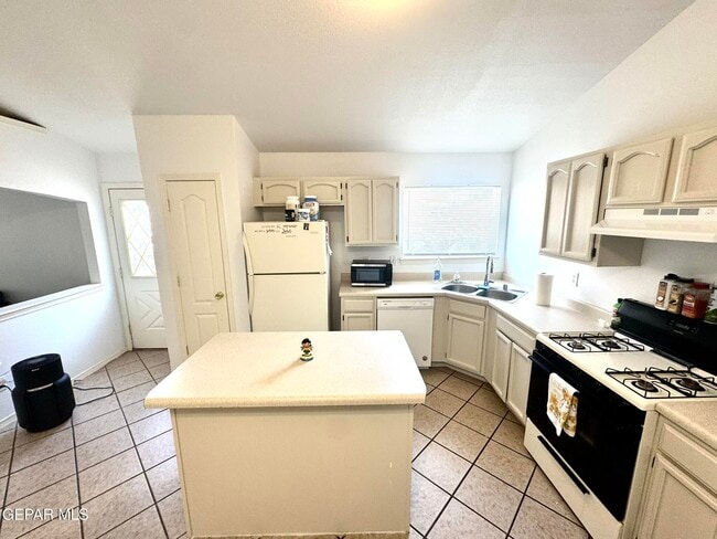 Building Photo - 3549 Mike Godwin Dr