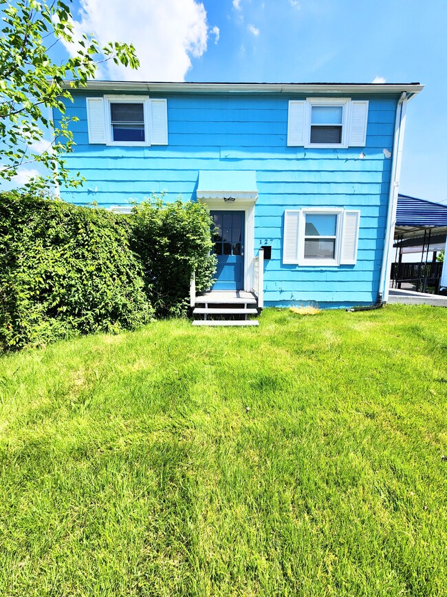 Building Photo - 127 Constitution Cir