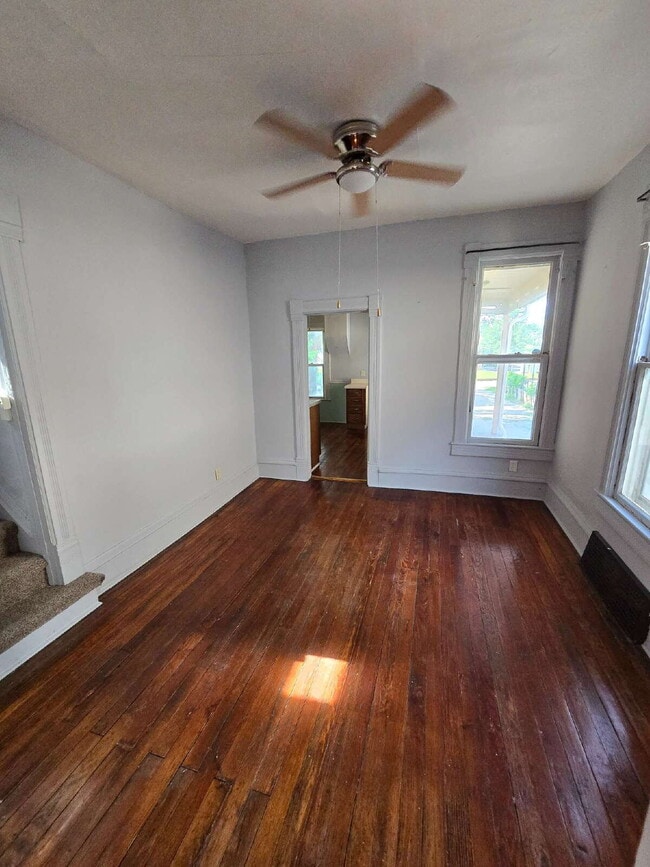 Building Photo - Charming 3-Bedroom Home Near Downtown – Av...