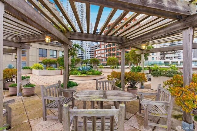 Building Photo - 75 Folsom St