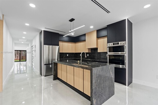 Building Photo - 4800 SW 61st Ave