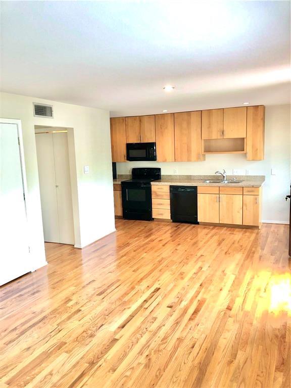 Building Photo - 4616 W Lovers Ln