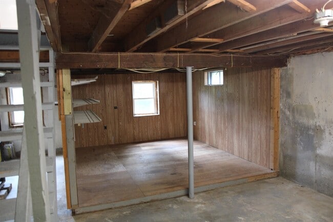 Building Photo - 13 Westside Dr