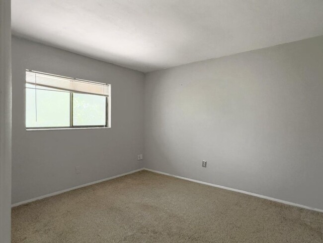 Building Photo - 2 BA/2 BR Condo in West Ashley