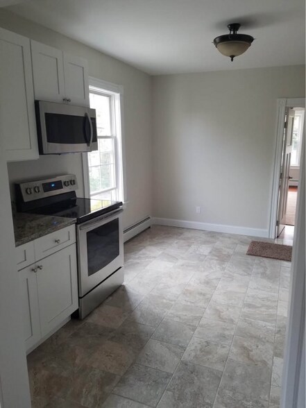 Building Photo - 127 Bartlett St