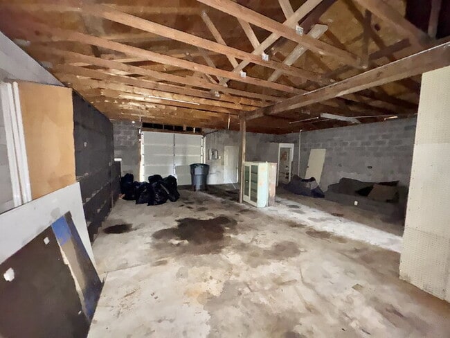 Building Photo - 135 S Greer St