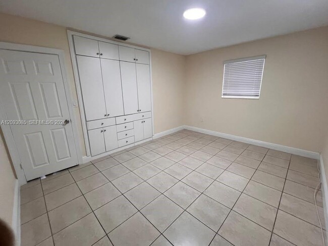 Building Photo - 9332 SW 40th Terrace