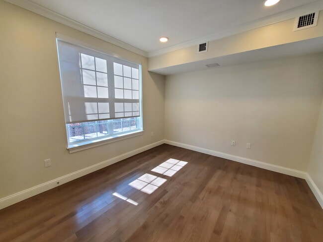 Building Photo - 39 Herrick Rd