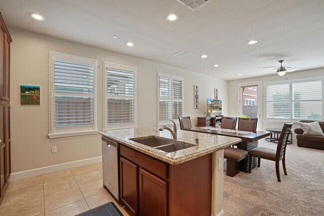 Building Photo - Cannery living!