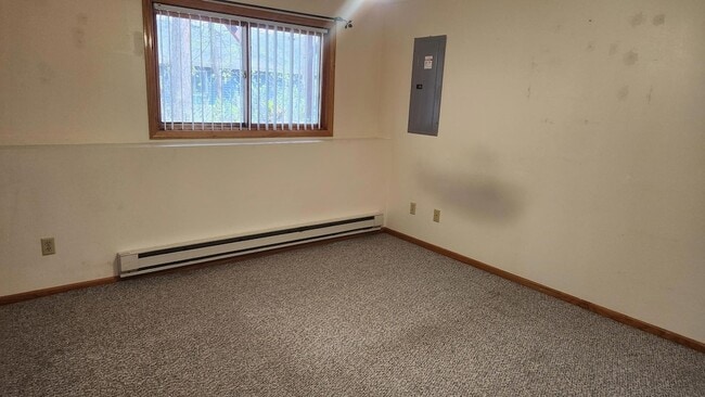 Building Photo - 779 9th St SE