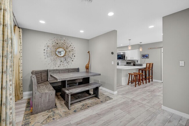 Building Photo - 1570 NE 30th Pl