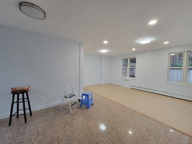 1st floor common area living space - 6401 155th St