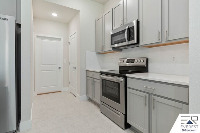 Building Photo - 11 Kaywood Pl