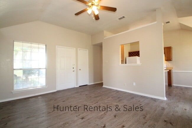 Building Photo - Rent Me!