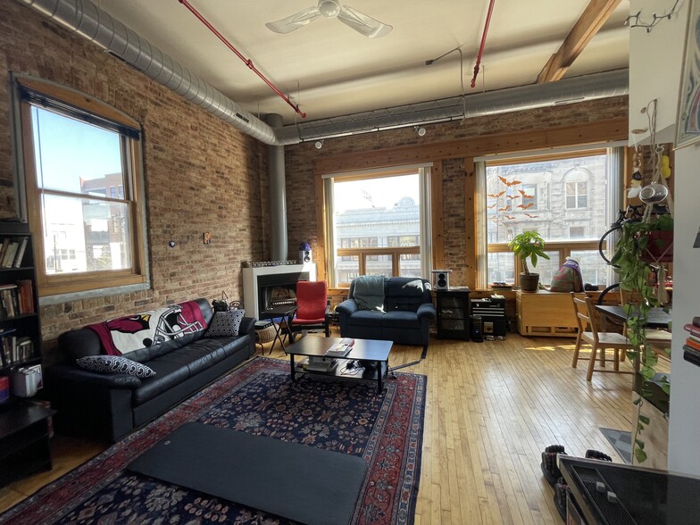 Unit #1 - 1114 W Belmont Ave