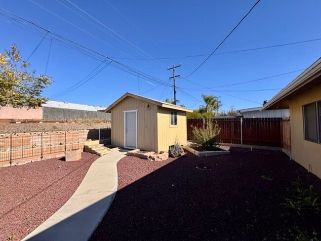 Building Photo - 55+ 2 bedroom 2 bathroom Sun City home for LEASE!