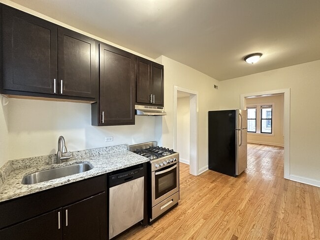 Building Photo - 4039.5 N Ashland Ave