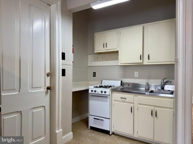 Building Photo - 2011 N 3rd St