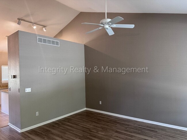 Building Photo - 1041 W Laurenwood Ln