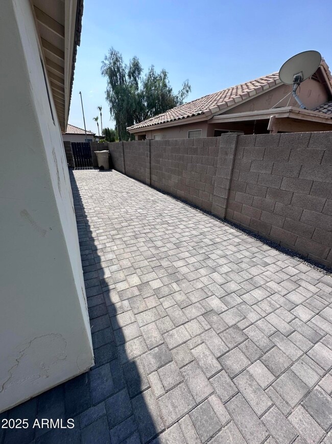 Building Photo - 21940 N 69th Dr
