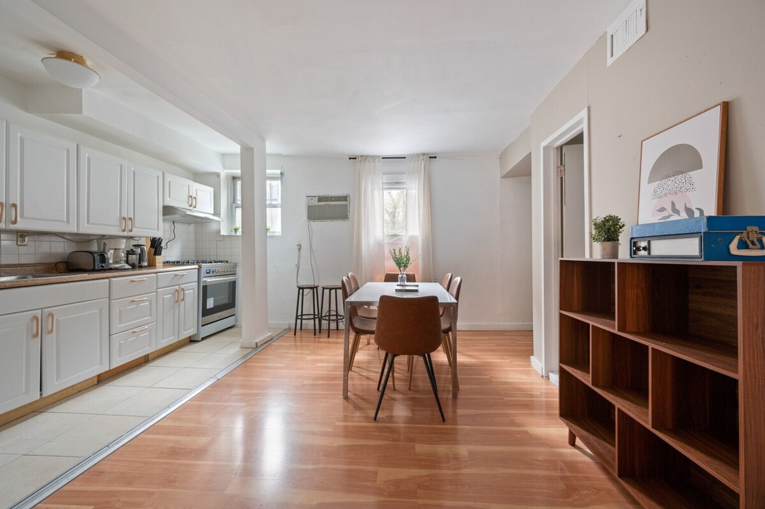 Building Photo - 309 W 28th St