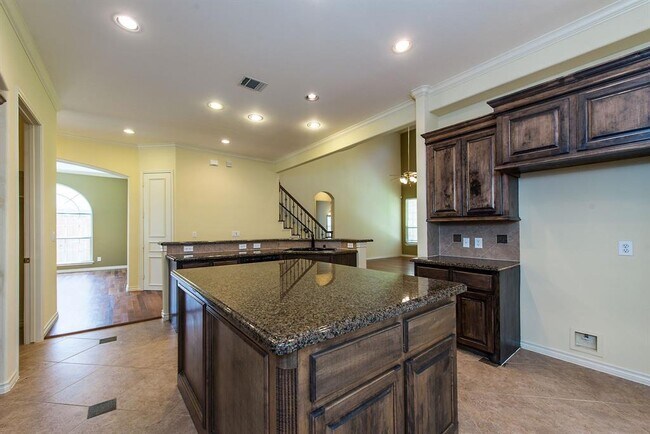 Building Photo - 15462 Mansion Woodland Dr