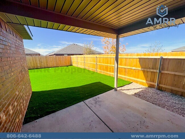 Building Photo - 3 Bedroom Home Available For Spring Pre-Lease
