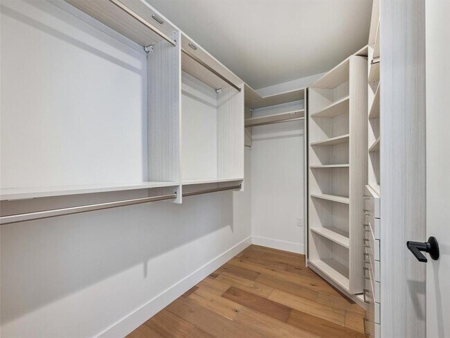 Building Photo - 70 Rainey St