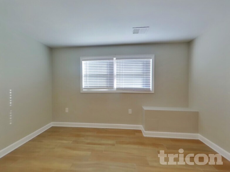 Building Photo - 6022 Lucente Ave