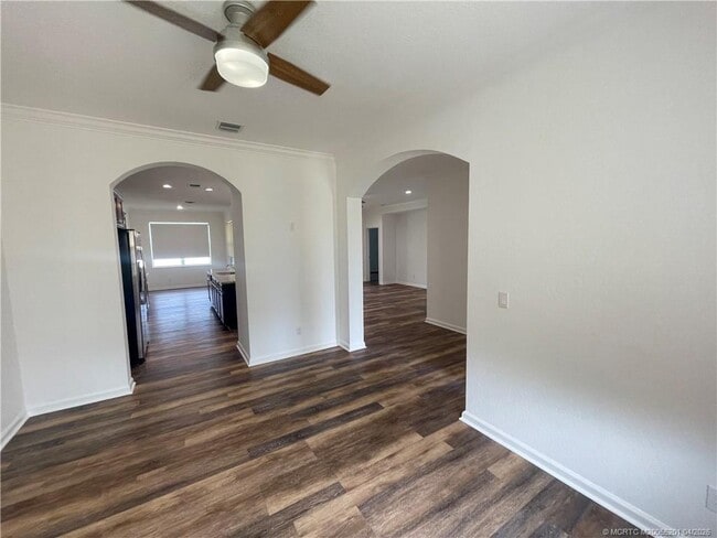 Building Photo - 480 NW Windflower Terrace