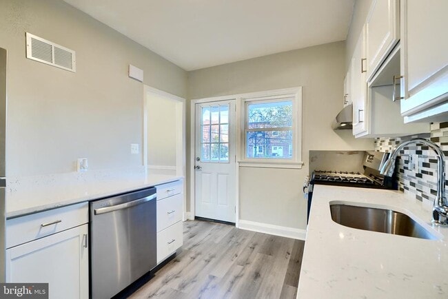 Building Photo - 51 Briarwood Rd