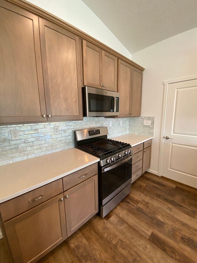 Building Photo - Stunning 3 Bed 2 Bath Rancher in Spokane V...