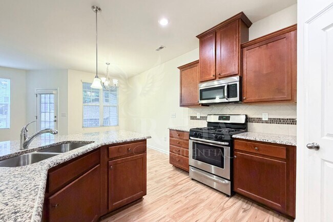 Building Photo - 907 Saratoga Dr