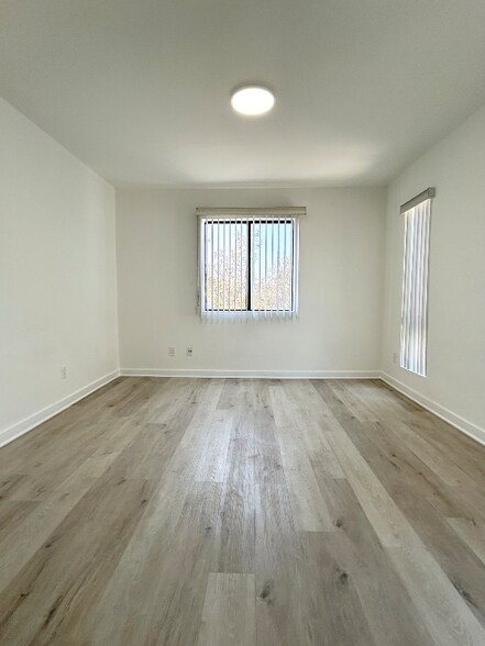 Building Photo - 465 Oak St