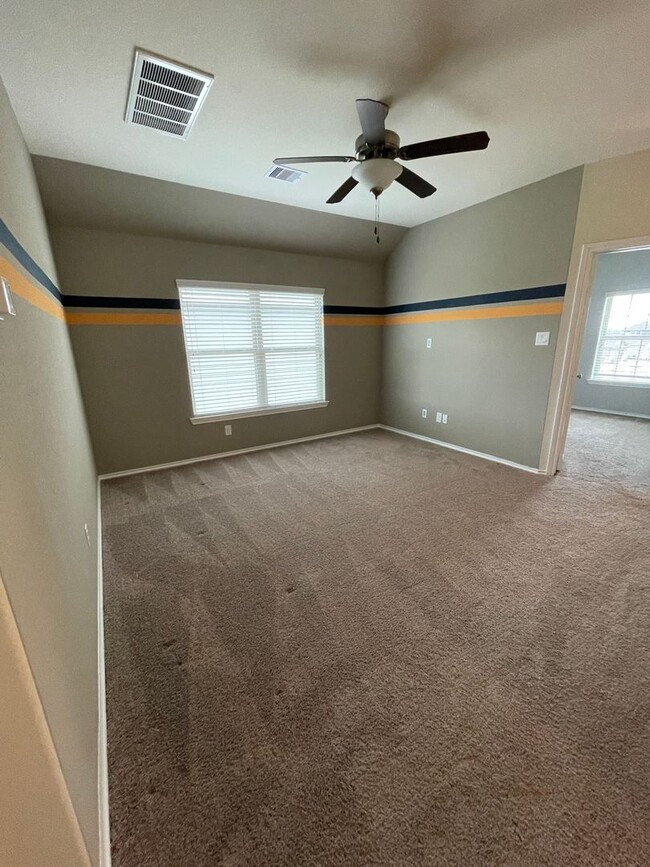 Building Photo - Large Beautiful Home located in the heart ...