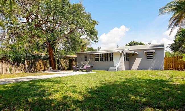 Building Photo - 2740 Dewey St