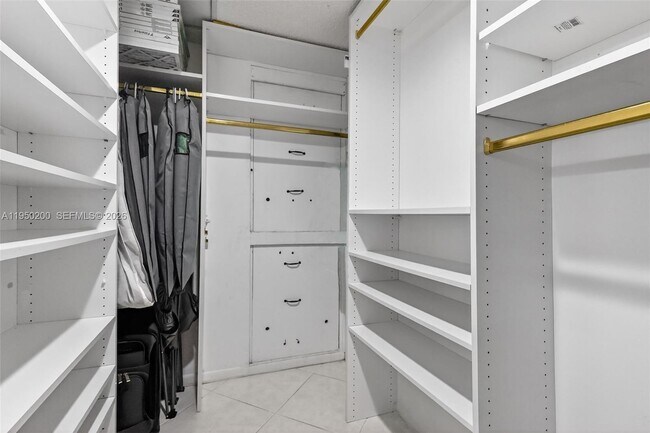 Building Photo - 13100 SW 11th Ct